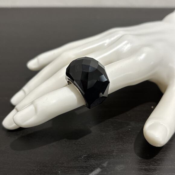 Swarovski Nirvana Ring Jet Black Crystal Size 52 **CRACK ON ONE SIDE - Picture 1 of 9